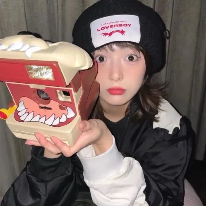 卡特彼勒的和服海报